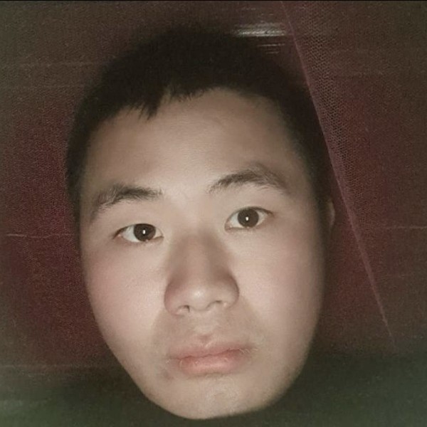 踏实苦恋西装的照片