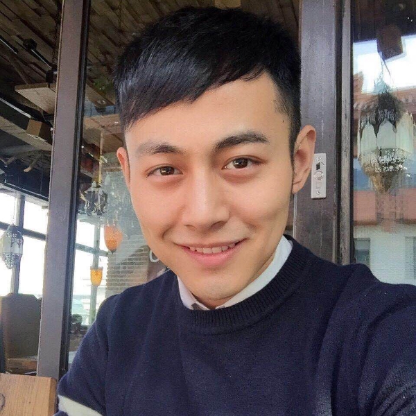 机智浅吻初妆的照片