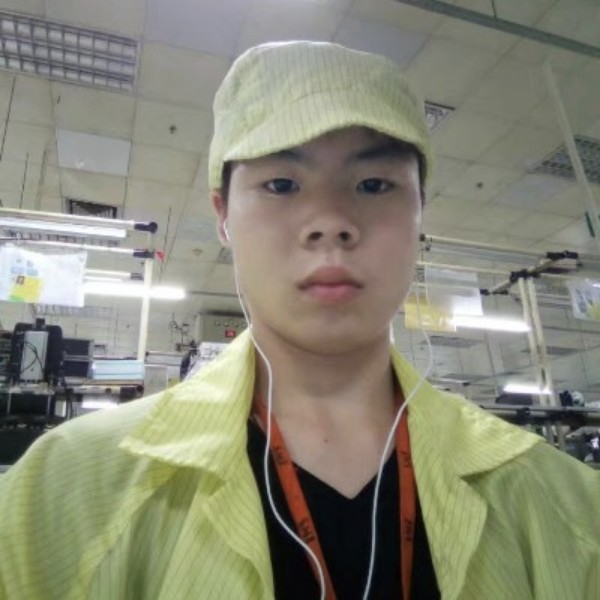 单纯拿硬币的照片