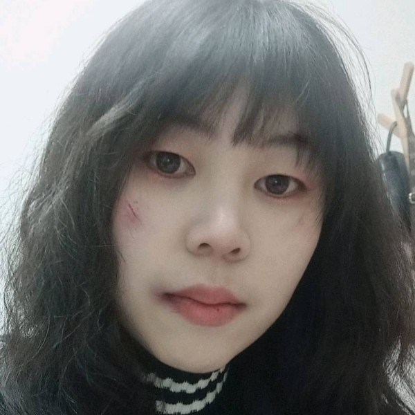 兮颜凝眸沉静的照片