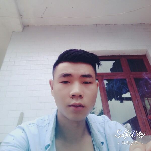 陈围的照片
