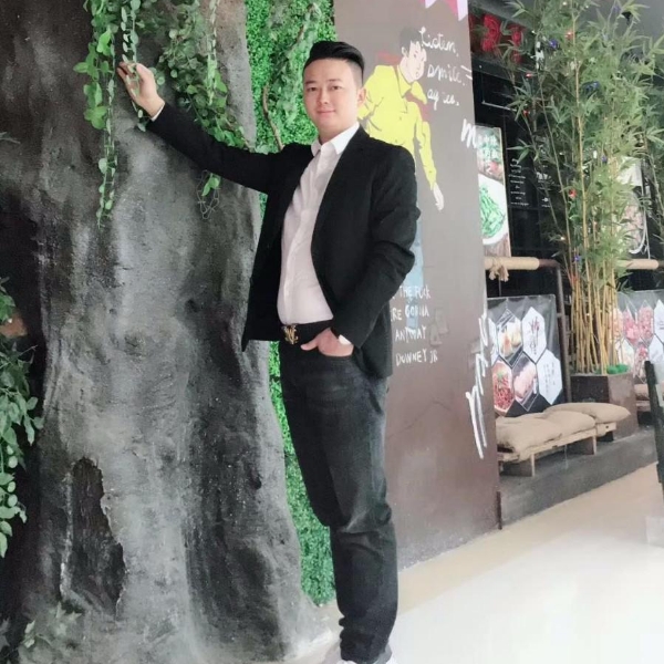 巴黎铁塔春天的照片