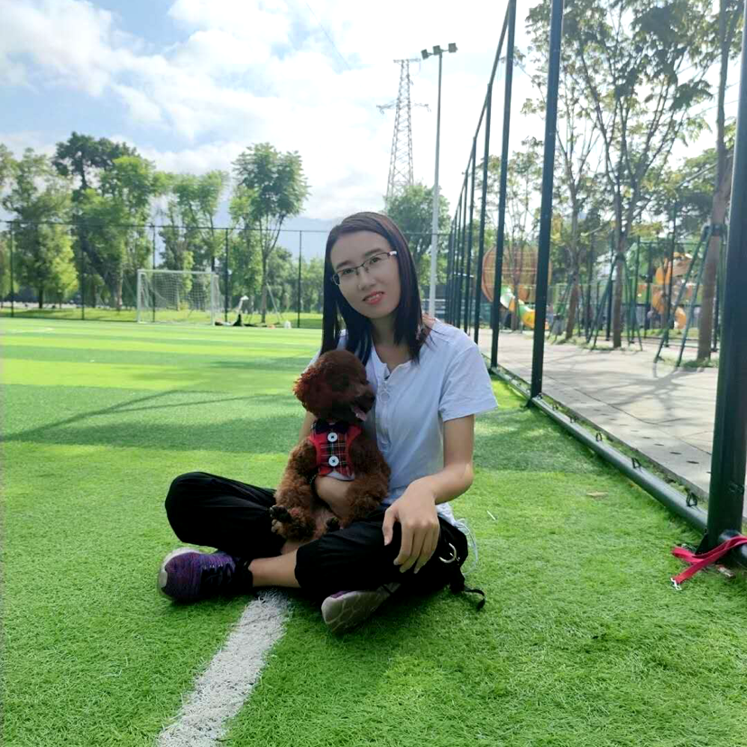 可爱的猪猪少女的照片