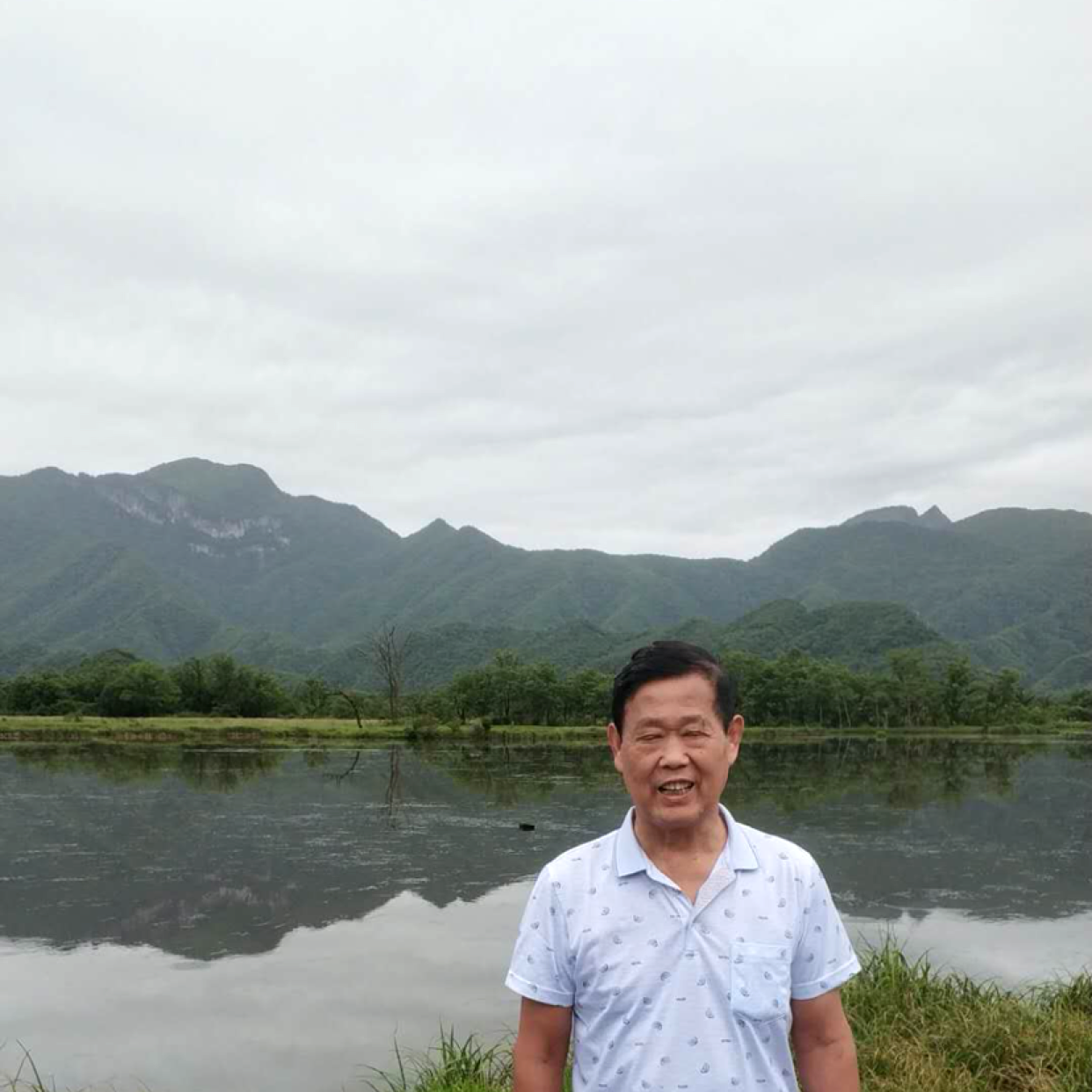 大米浅吻结实的照片