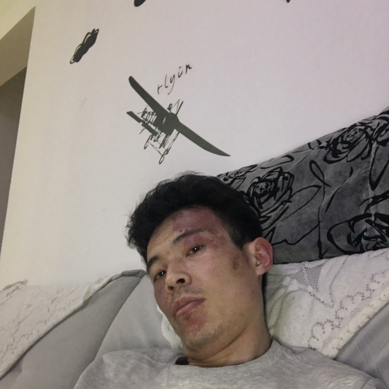 崖悔漫步风中的照片
