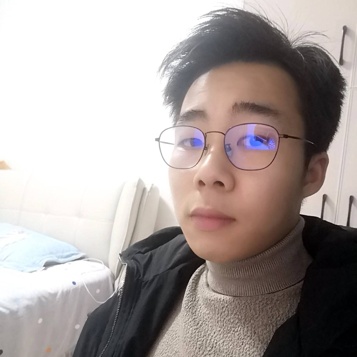 老迟到浅吻猫咪的照片