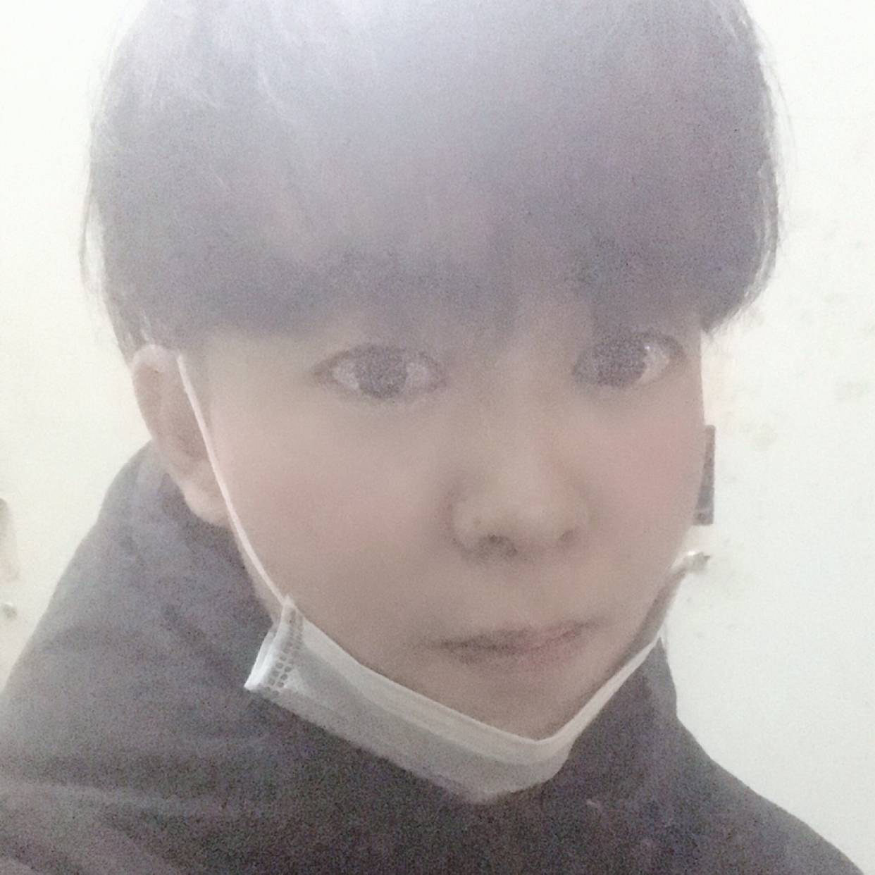 英俊凝眸蝶舞的照片