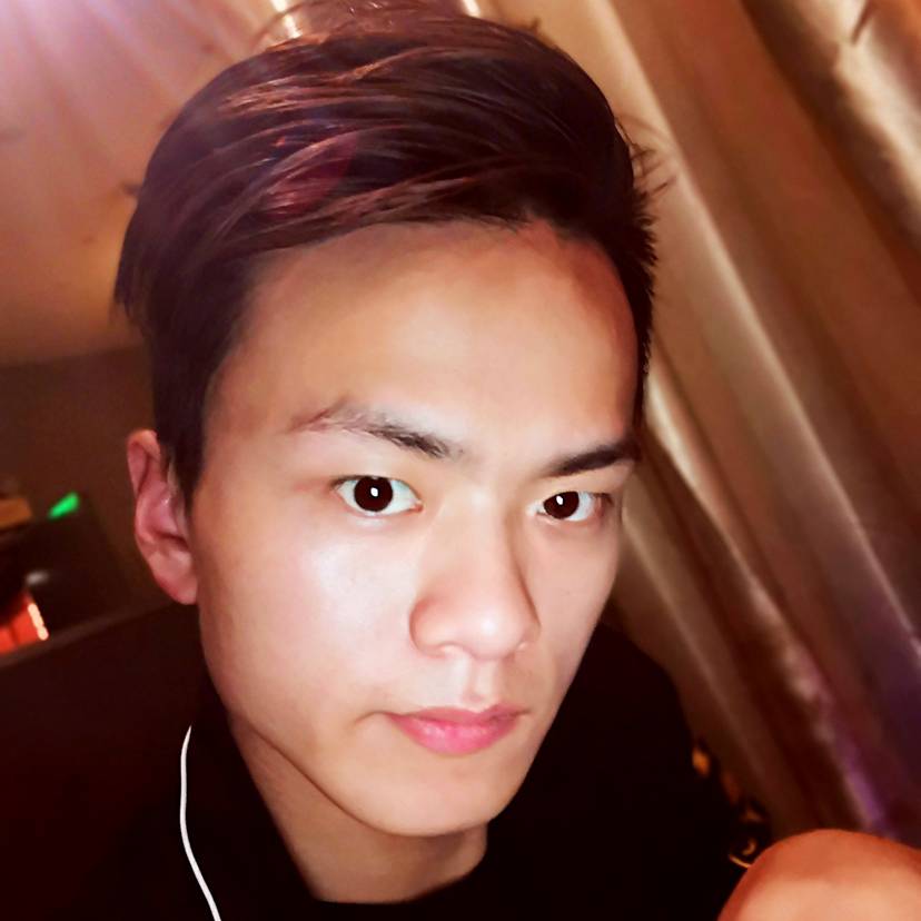 天桥下的等待的照片