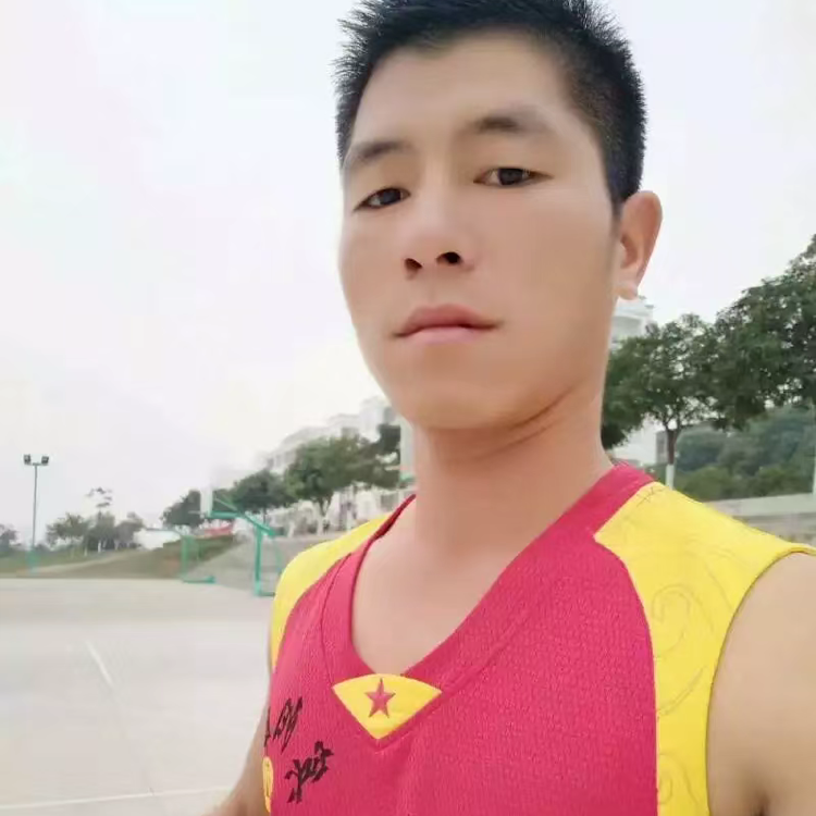 宇会打篮球的照片