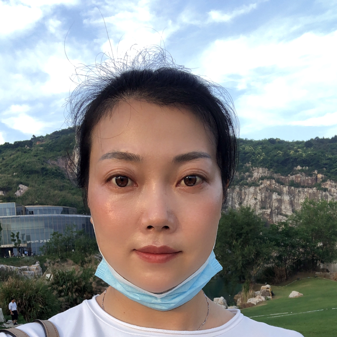 高山闻激昂的照片