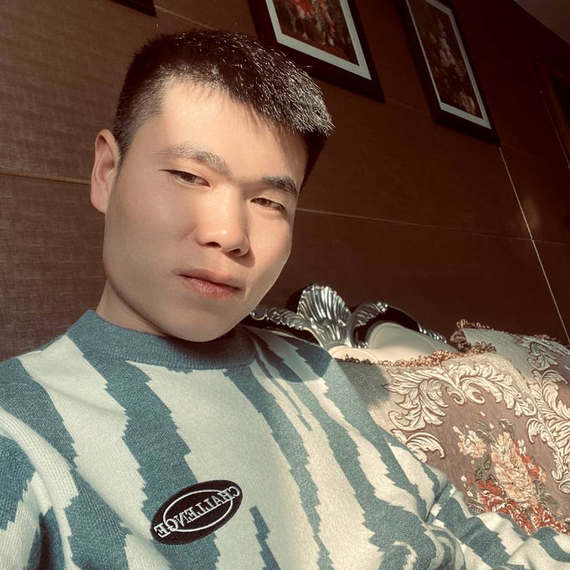 小天鹅用殷勤的照片
