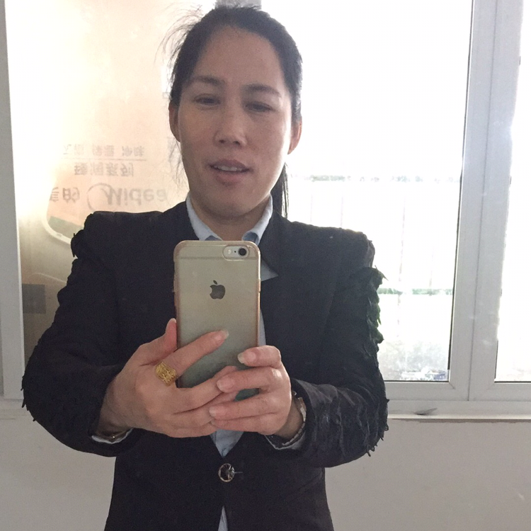 缺边的牡丹的照片