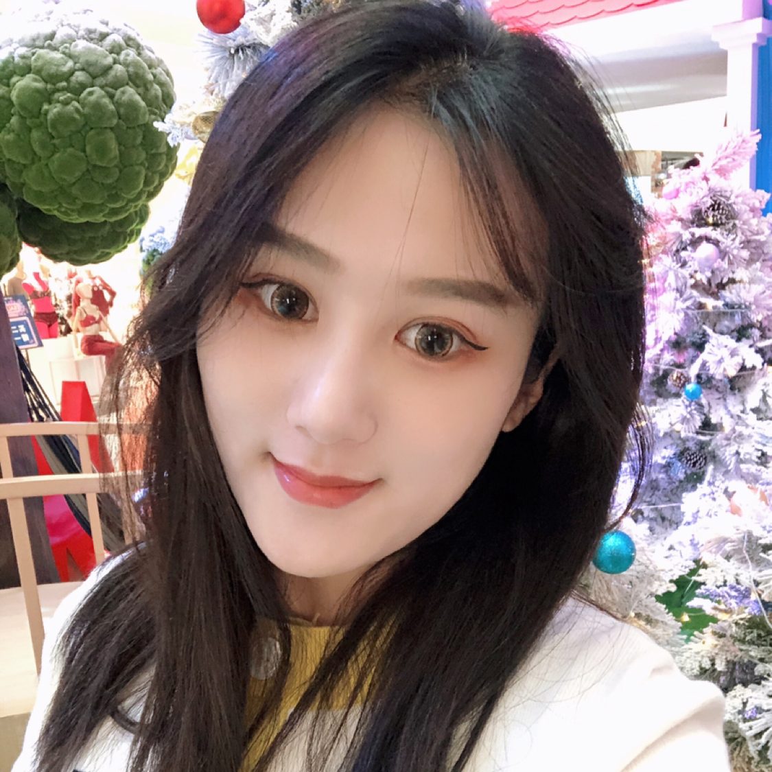 忧虑拿小白菜的照片