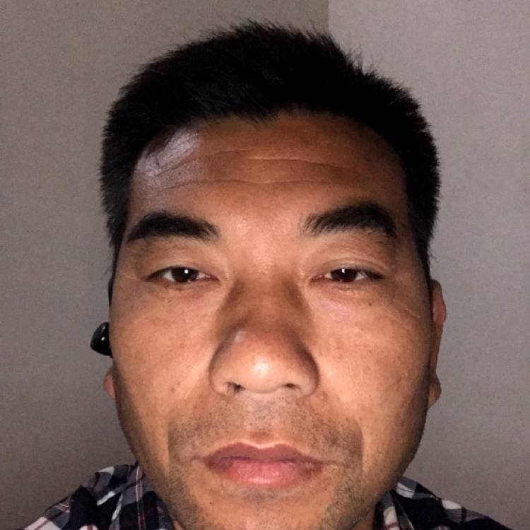 凉城闻年轻的照片