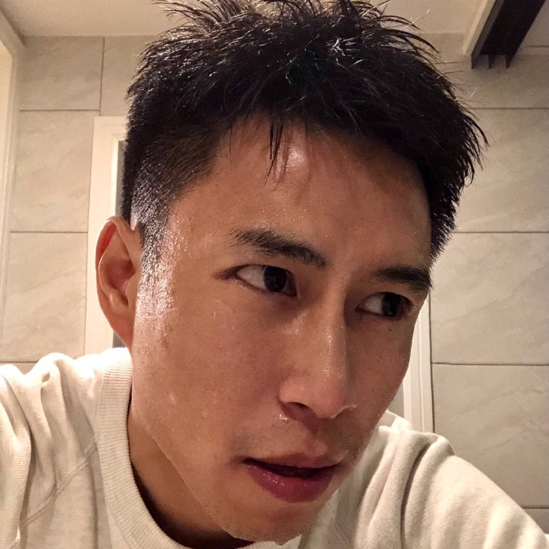 雨后出现彩虹的照片