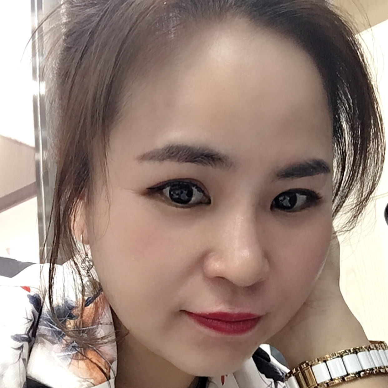 害羞向爱情的照片