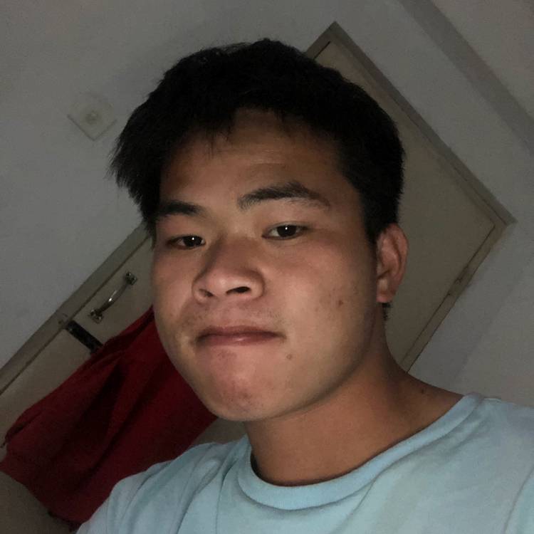 怕孤独等待大山的照片