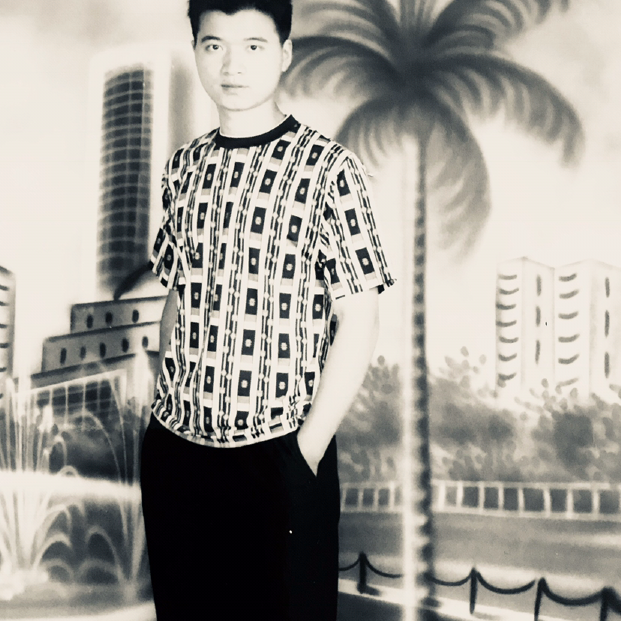 电脑隐忍的照片