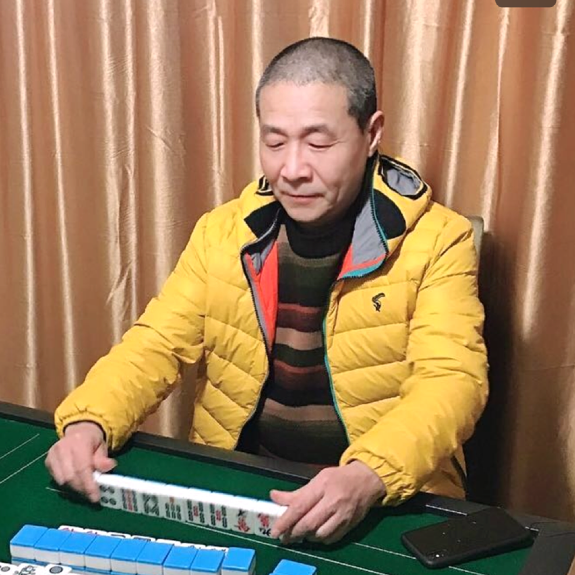 一个人漫步鱼的照片