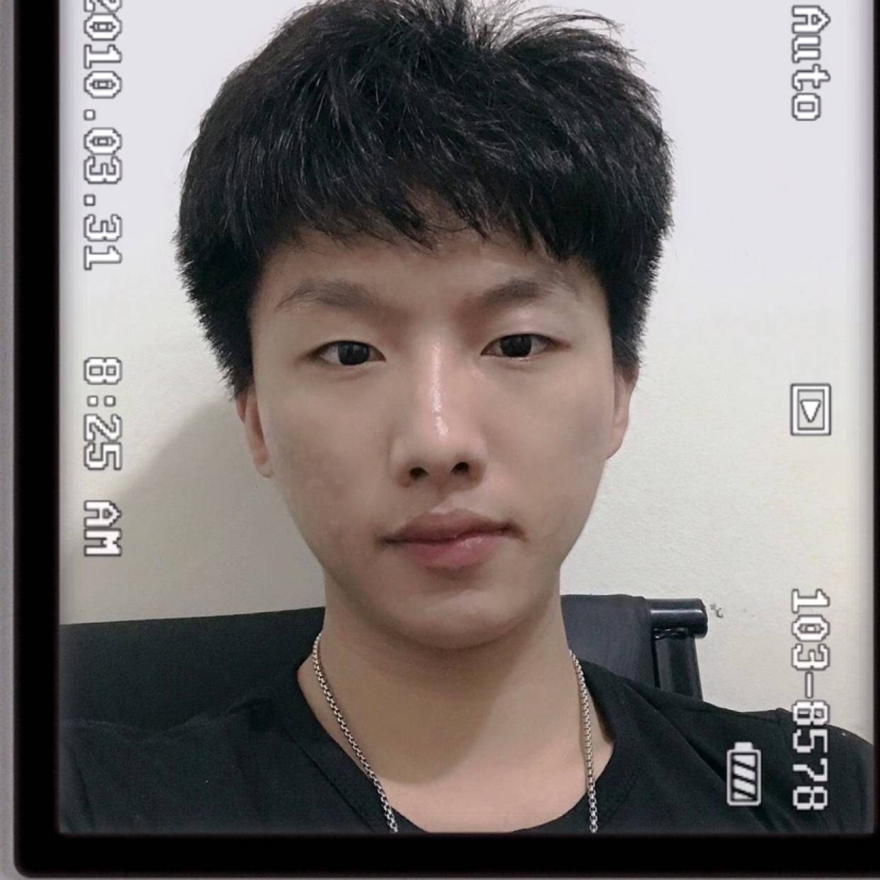 细心用眼睛的照片