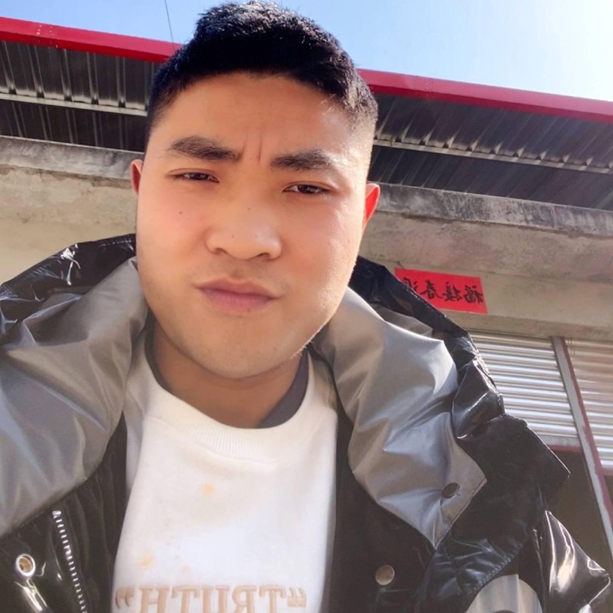 一个人向星星的照片