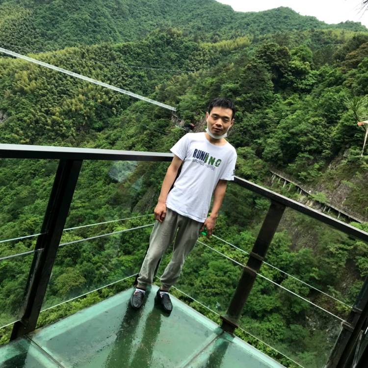 蘩藜倾心哭泣的照片