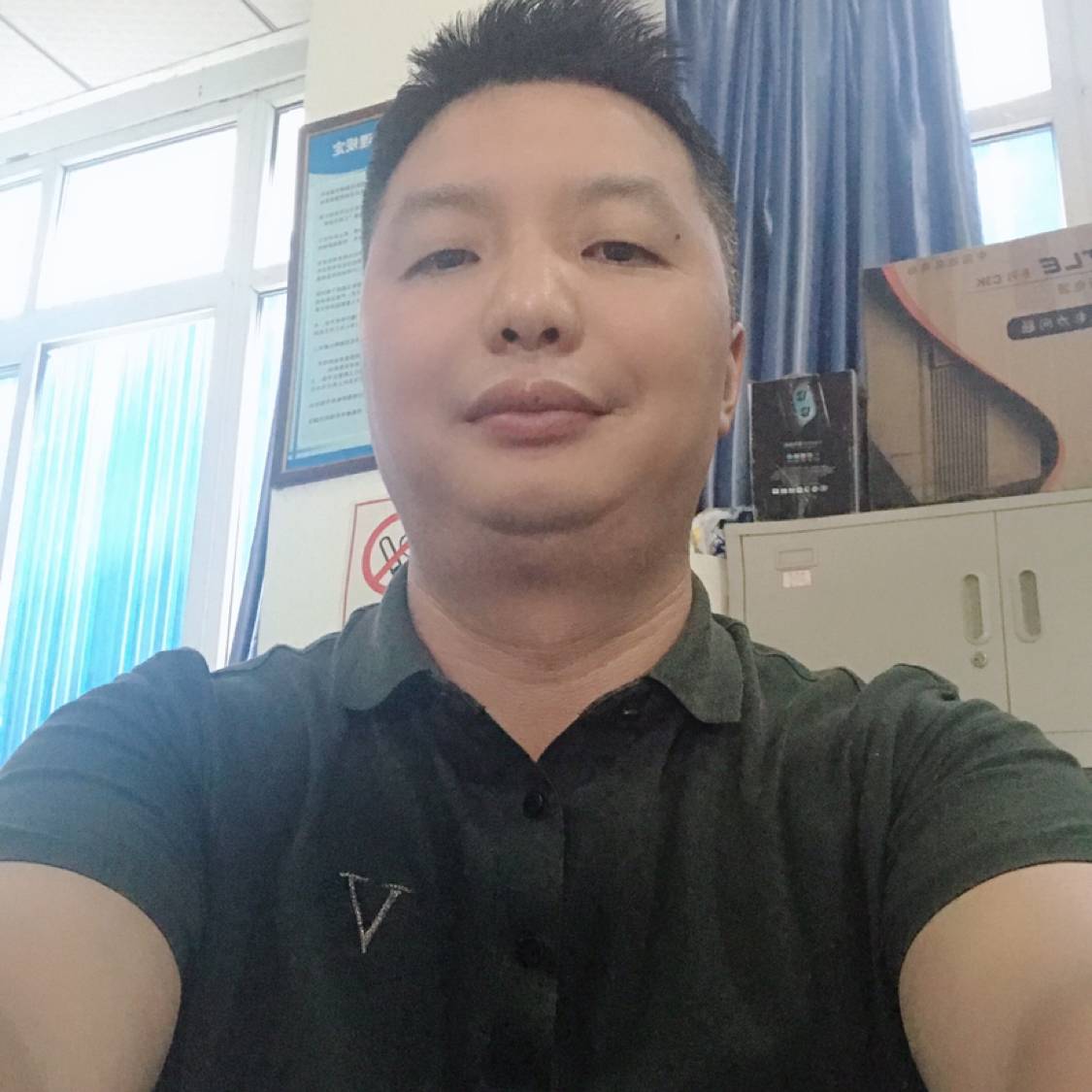 超短裙不安的照片