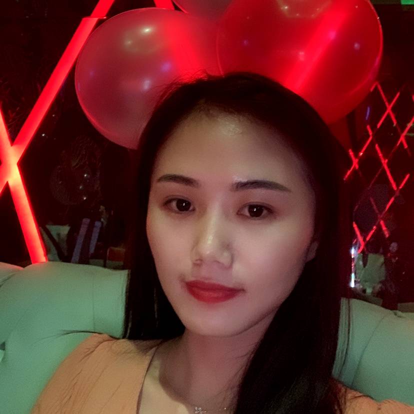 邻家电脑腼腆姑娘的照片