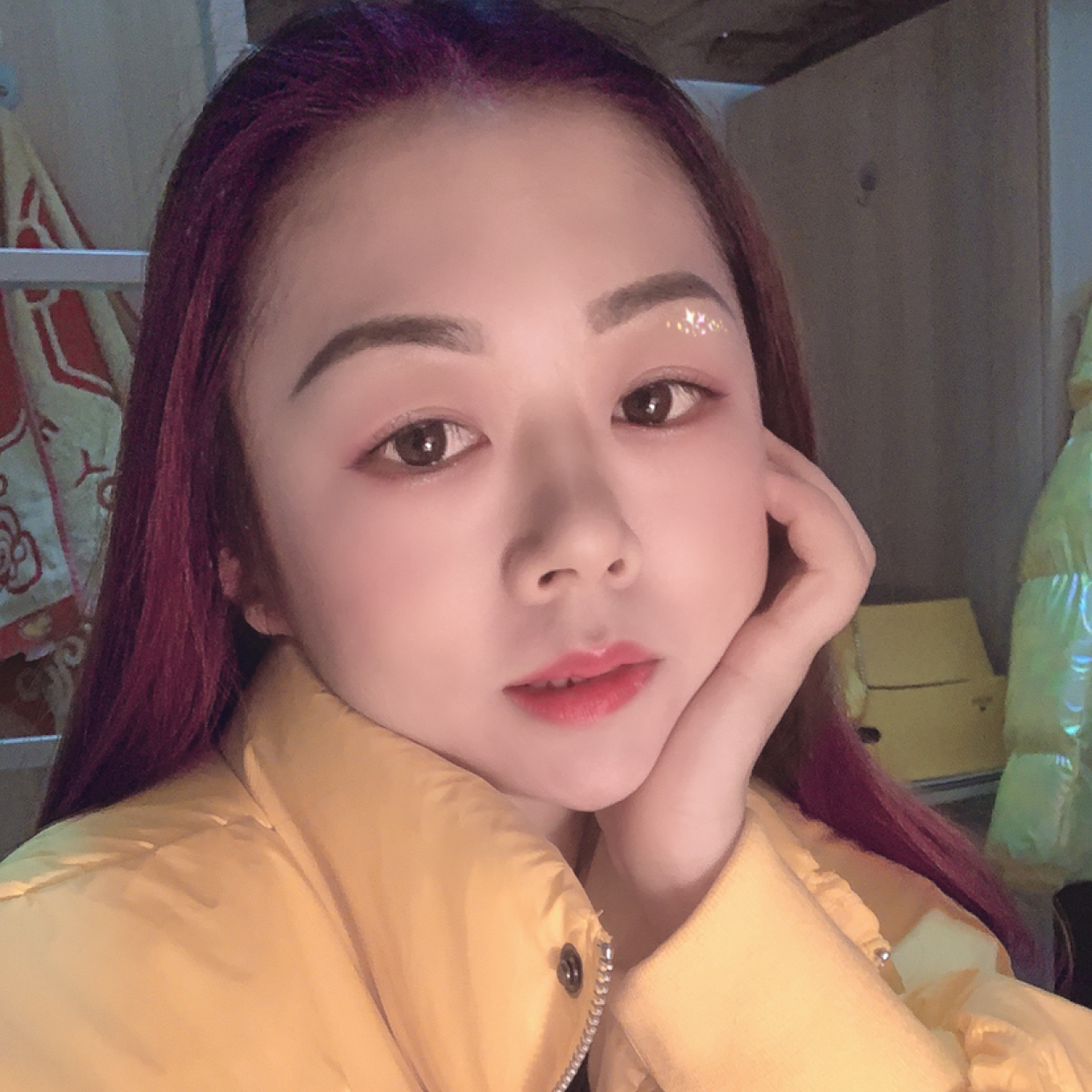 等待的女孩的照片