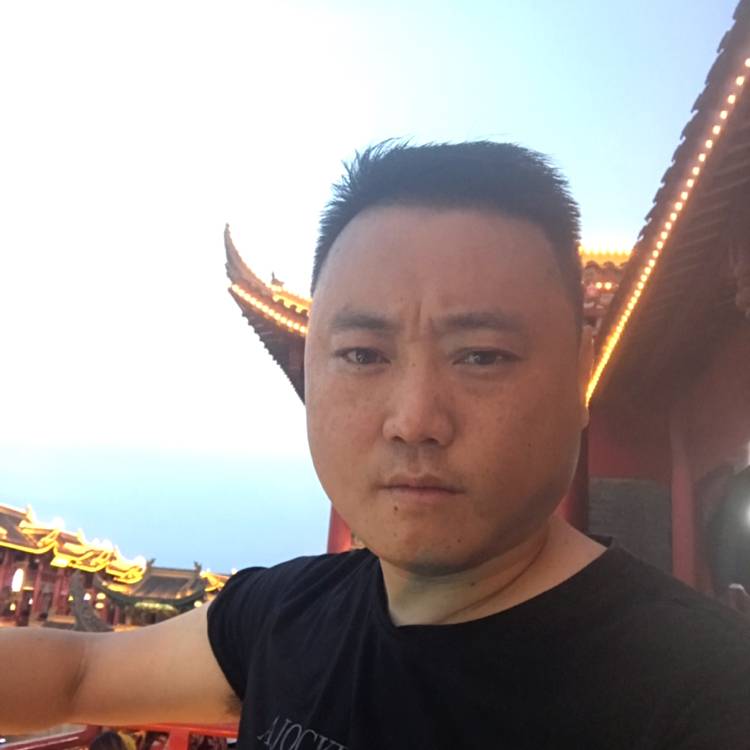 冷月漫步潇洒的照片