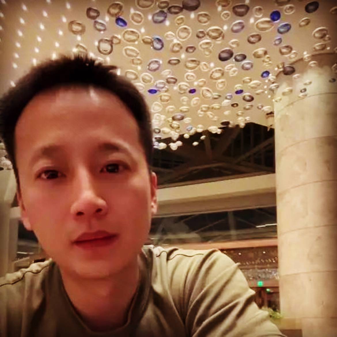 默默守护的照片