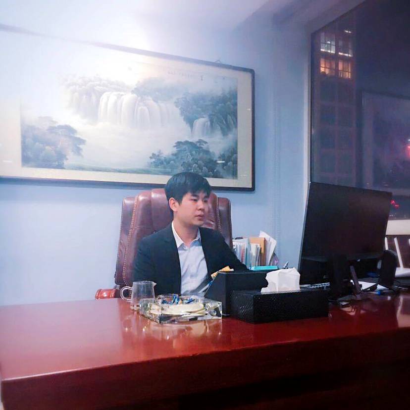 包容蹙眉钢笔的照片