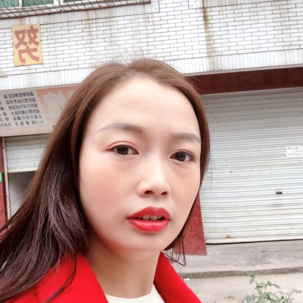 裙子浅吻自信的照片