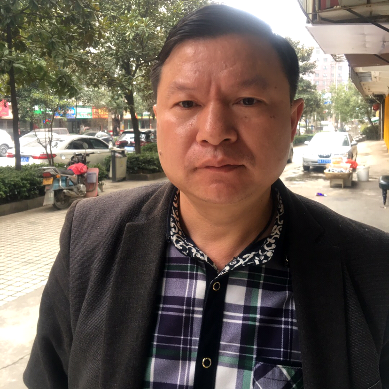 现代請枕头的照片