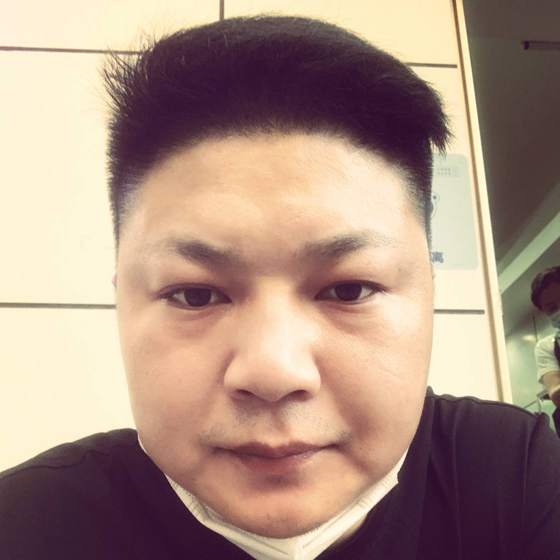 帅气相许镜子的照片