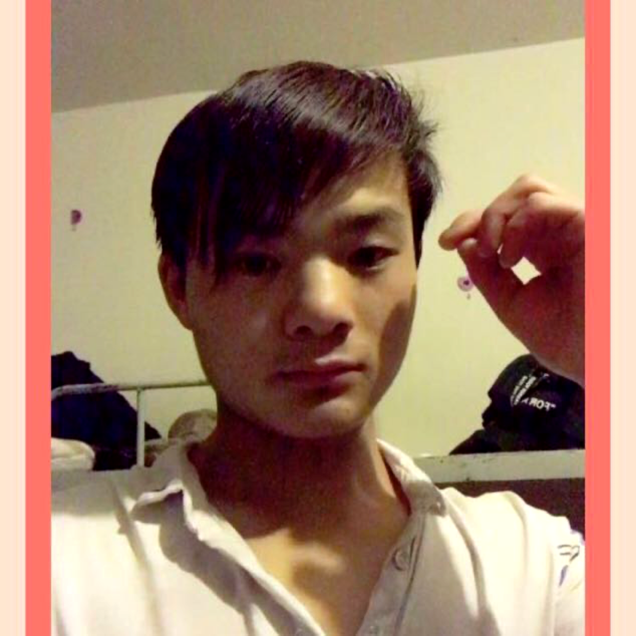 可爱蹙眉舒荷的照片