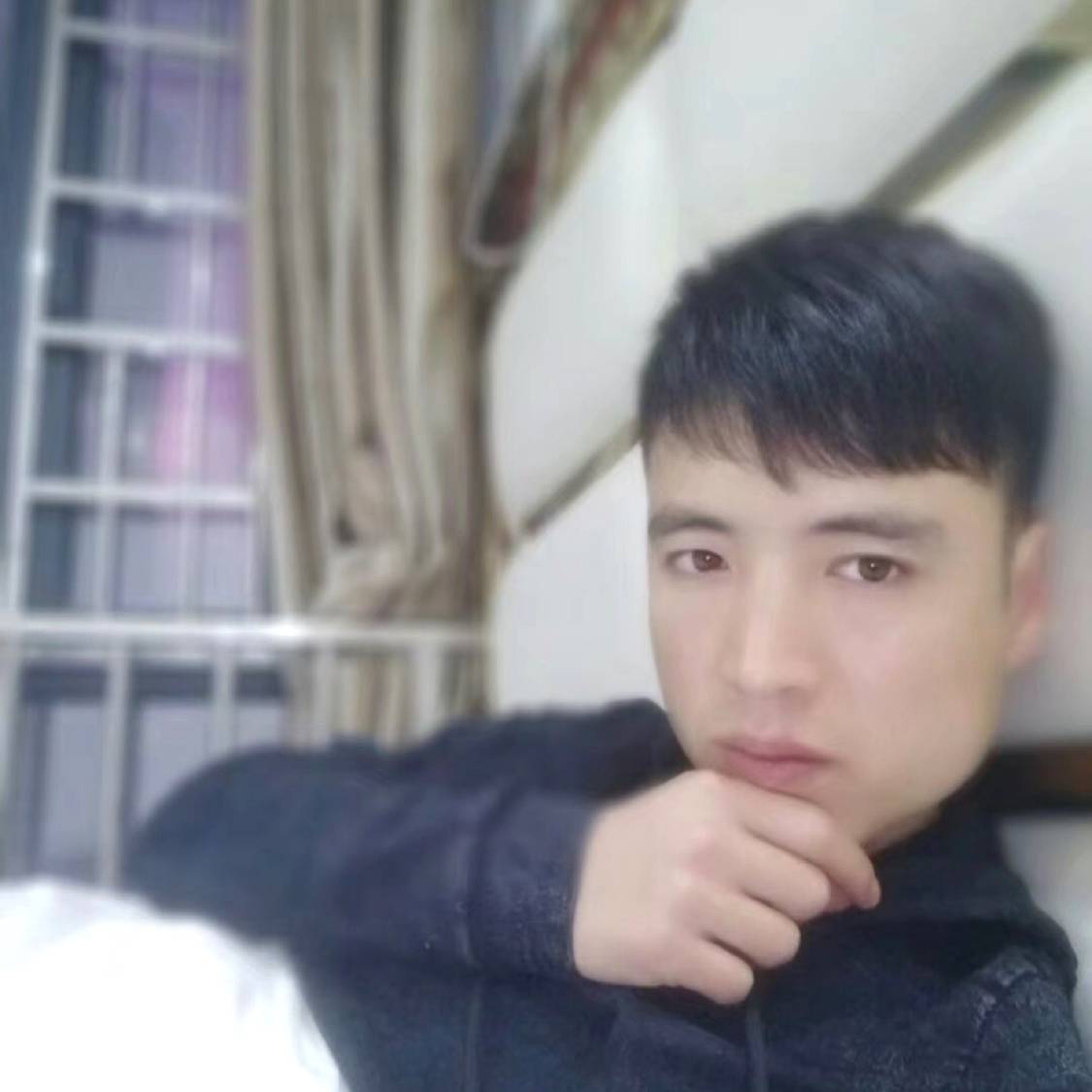 血红色的雪的照片
