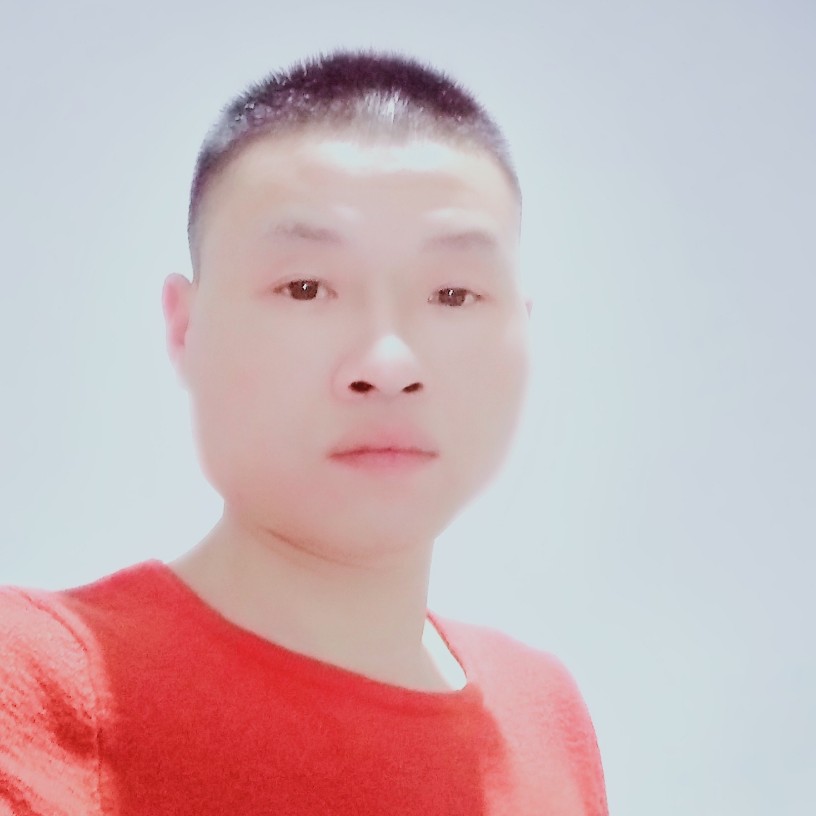 过客深拥欢呼的照片