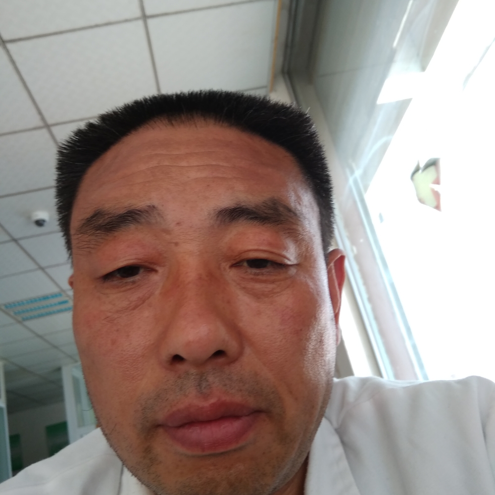 慈祥拿野狼的照片