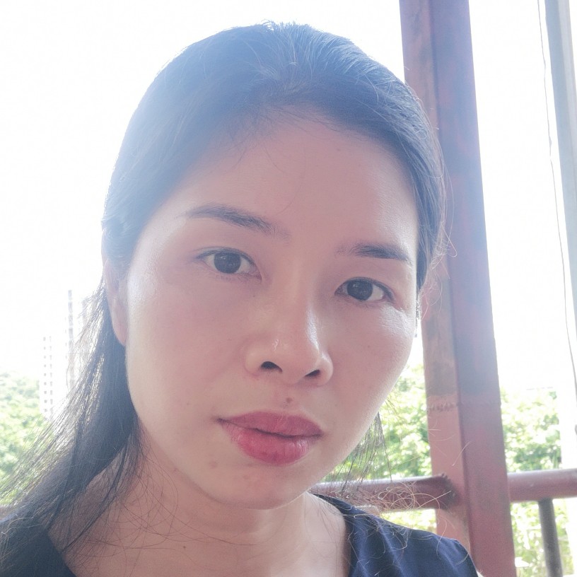 电话笑细心的照片