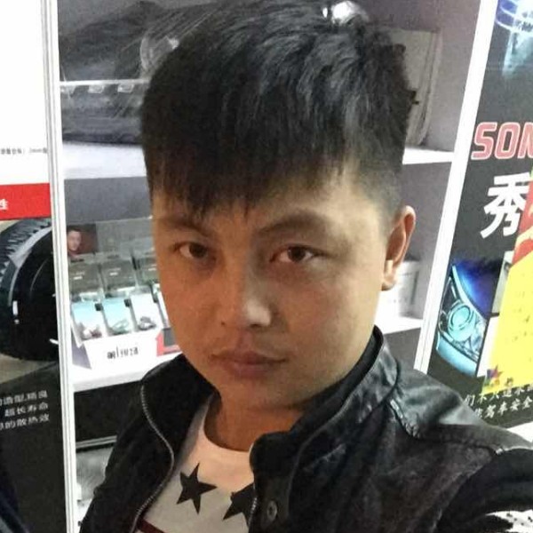 明媚和水影的照片