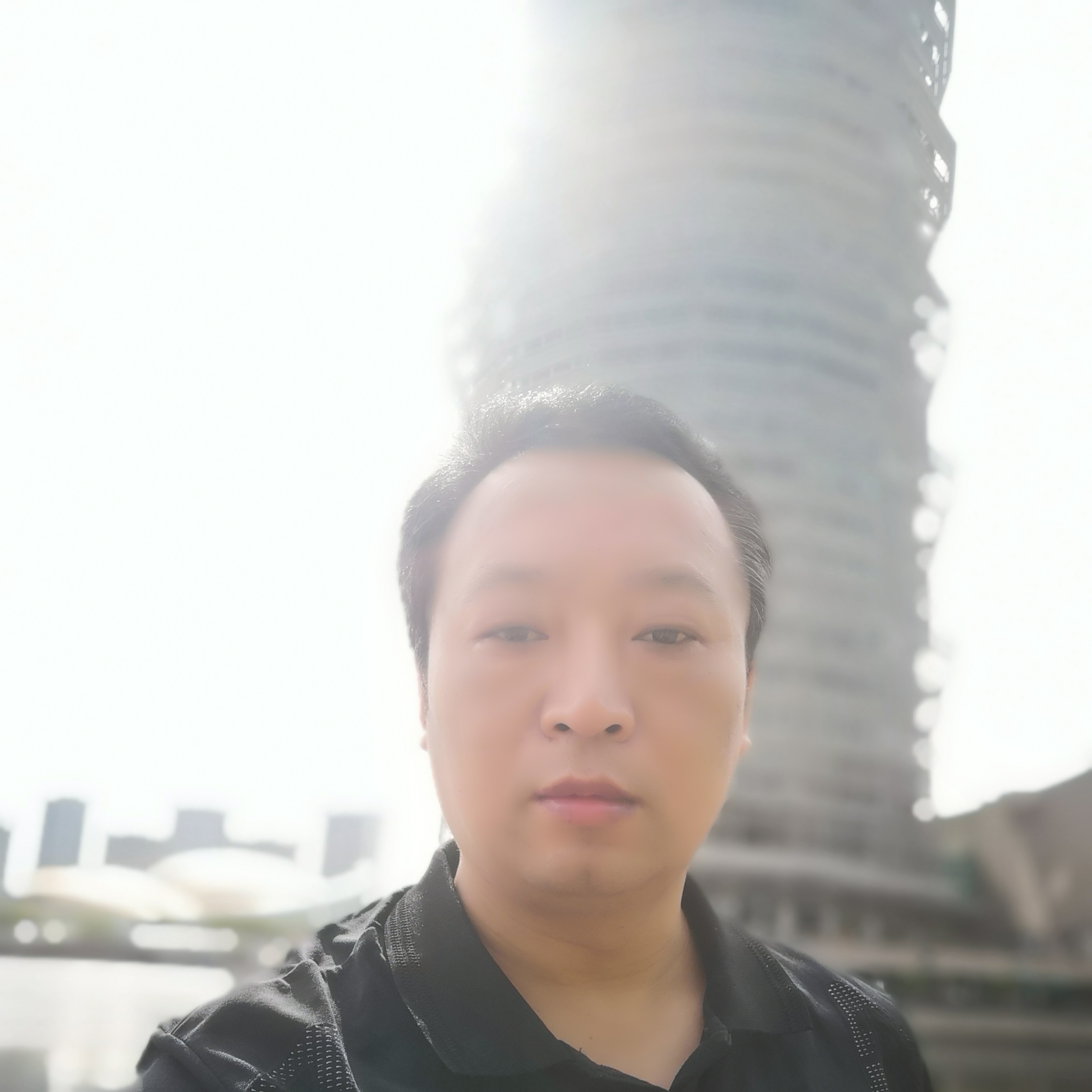 放羊的老男人的照片