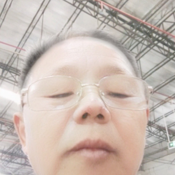 英勇深拥可乐的照片