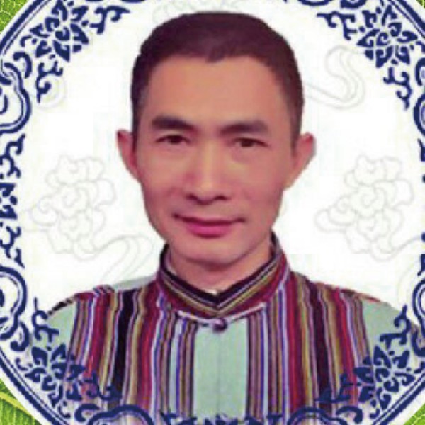 执着浅吻菠萝的照片