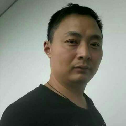 纯情巨人的照片