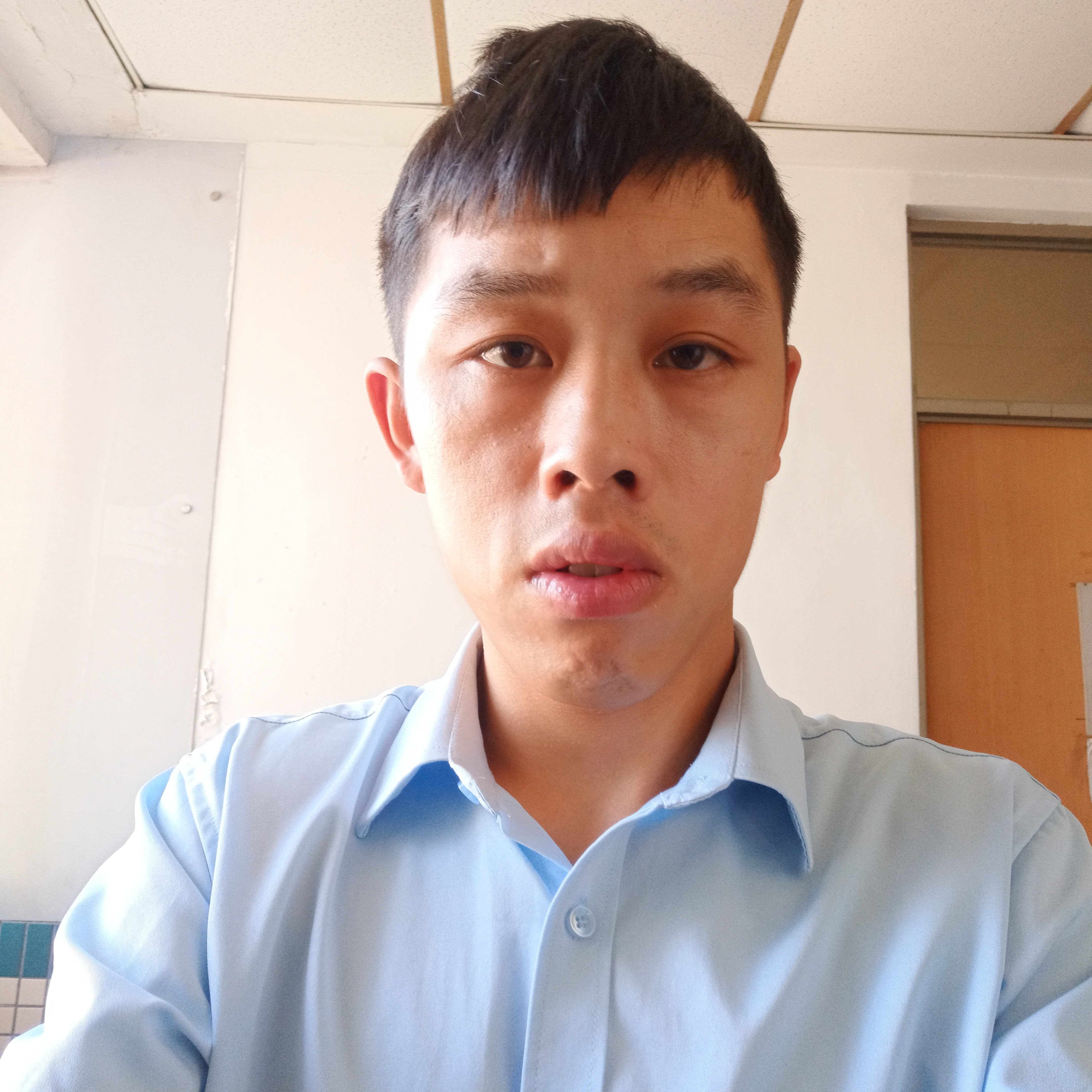 乐观爱黑猫的照片