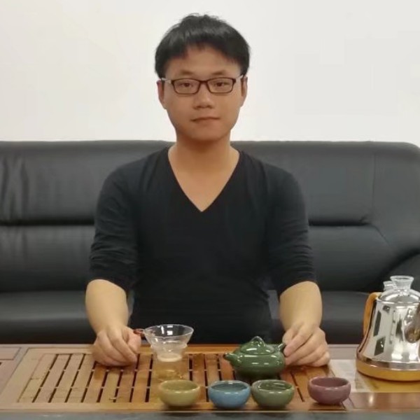 沙漠中的大海的照片