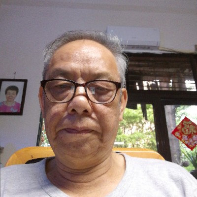 文静踢冬日的照片