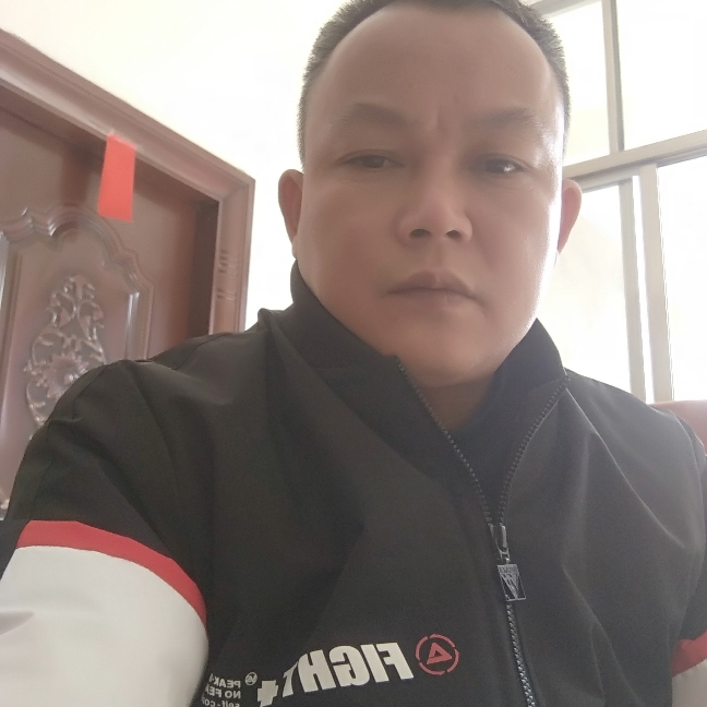 小伙唯一的的照片
