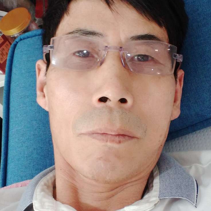 蚂蚁跳跃的照片